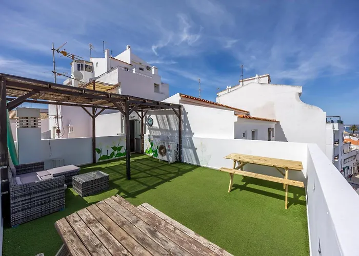 The 17 Party Hostel